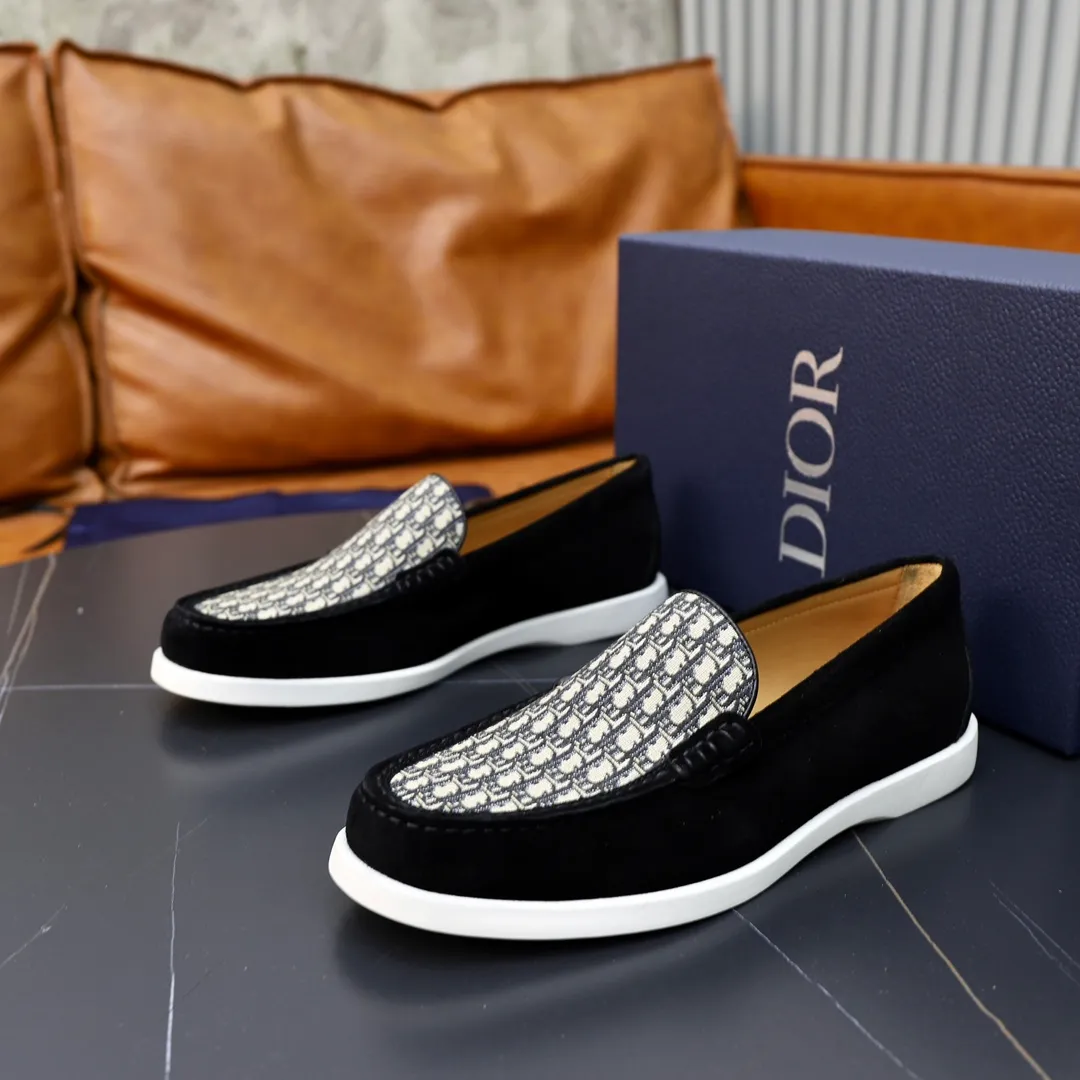 Ex-factory price: 540🙅‍♂️🙅‍♂️🙅‍♂️ Brand: Dior DIOR Standard code: Men's code 38/44 (45 can be customized) Grade: Same as the official website Material: Original cowhide stitching, cowhide lining, original TPU wear-resistant soft outsole Style categories: Leisure and sports version, footwear for driving, young fashion, European and American trends, British style Color: actual picture color